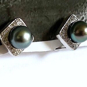 14kt Natural Black Pearls 0.54ct South Sea